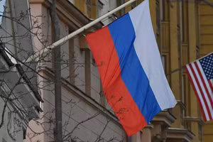 Quốc Kỳ Nga và Mỹ.
