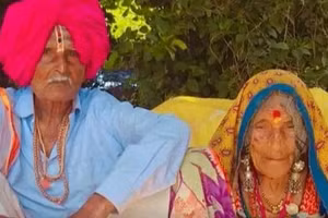 2 vợ chồng ông lão Dhenu Umaji Chavan chiến thắng Covid-19.