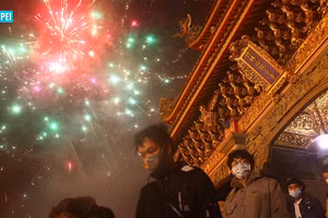 Pháo hoa đón năm mới trên bầu trời Đài Bắc.
