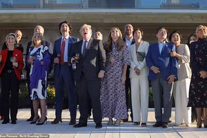 Các nhà lãnh đạo thế giới và phu nhân dịp thượng đỉnh G7.