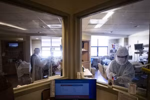 Tại một bệnh viện điều trị bệnh nhân Covid-19 tại Ba Lan.