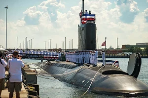 Tàu USS John Warner.