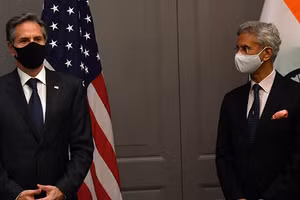 Ngoại trưởng Hoa Kỳ Antony Blinken tham dự cuộc họp báo với Bộ trưởng Ngoại giao Ấn Độ S Jaishankar (phải) vào hôm qua (5/5).