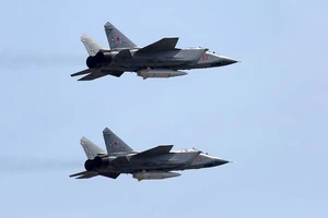 Máy bay MiG-31K với tên lửa siêu thanh Kinzhal 