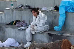 Người thân của nạn nhân Covid-19 ở Ấn Độ.