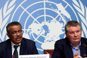 Giám đốc Tedros Adhanom Ghebreyesus (trái) và Chuyên gia khẩn cấp Mike Ryan của WHO.