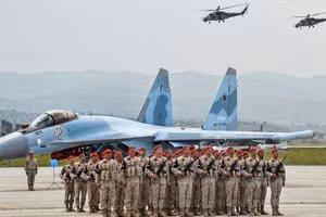 Một cuộc diễu hành quân sự tại căn cứ Hmeimim của Nga tại Syria vào "Ngày Chiến thắng" 9/5 