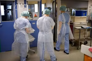 Nhân viên y tế Pháp.