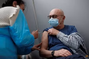 Tiêm vaccine Covid-19 tại Pháp.