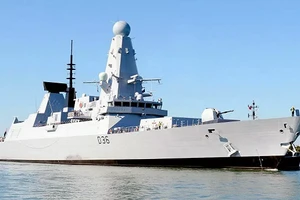 Tàu HMS Defender của Anh.