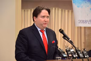 Ông Marc Evans Knapper.