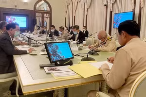 Bức ảnh đăng trên Facebook cho thấy Thủ tướng Thái Lan không đeo khẩu trang.