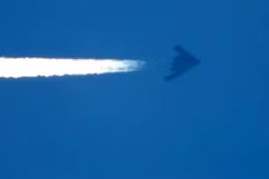 Video: Người dân Mỹ bất ngờ chứng kiến 3 máy bay tàng hình B-2 trên bầu trời