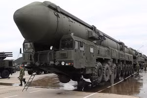 Tên lửa đạn đạo xuyên lục địa Topol.