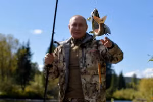 Tổng thống Putin câu cá ở Syria. 