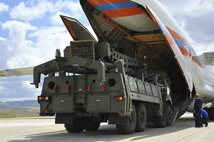 Linh kiện hệ thống phòng không S-400 được Nga chuyển cho Thổ Nhĩ Kỳ.