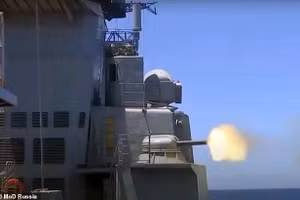 Tàu chiến Nga tham gia tập trận.