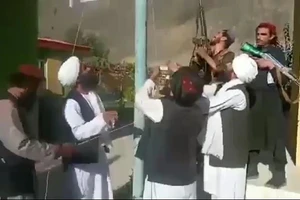 Taliban kéo cờ tại Panjshir.