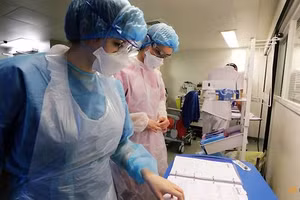 Tại một khoa điều trị tích cực cho bệnh nhân Covid-19 tại Anh.