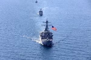 Tàu khu trục mang tên lửa dẫn đường lớp Arleigh Burke USS Porter của Hải quân Hoa Kỳ ra khơi trong cuộc tập trận hàng hải đa quốc gia Sea Breeze 2020.