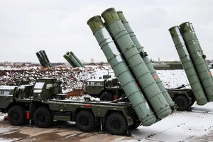 Hệ thống phòng thủ tên lửa S-400 của Nga.