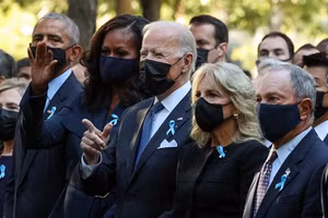 Vợ chồng Tổng thống Mỹ Joe Biden và vợ chồng cựu Tổng thống Obama tưởng niệm các nạn nhân vụ khủng bố 11/9.