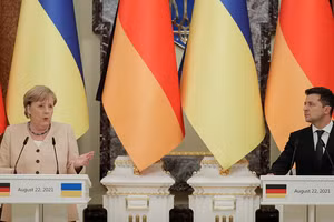 Thủ tướng Đức Angela Merkel gặp Tổng thống Ukraine Zelensky tại Kiev.