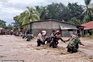 Bão gây lũ lụt ở Indonesia