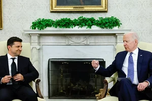 Tổng thống Mỹ Joe Biden gặp người đồng cấp Ukraine Volodymyr Zelensky tại Washington.