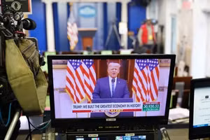 Tài khoản của ông Trump sẽ vẫn trực tuyến nhưng cựu Tổng thống sẽ không thể đăng video mới.