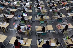 Philippines sẽ thử cho 120 trường học mở các lớp học trực tiếp sau 1,5 năm đóng cửa.