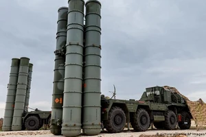 Hệ thống phòng thủ tên lửa S-400 của Nga.