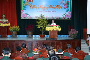 Đồng chí Võ Văn Thưởng, Ủy viên Bộ Chính trị, Thường trực Ban Bí thư chúc Tết cán bộ, chiến sỹ Sư đoàn 9, Quân đoàn 4.