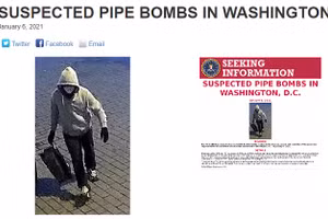 Ảnh FBI công bố về nghi phạm.