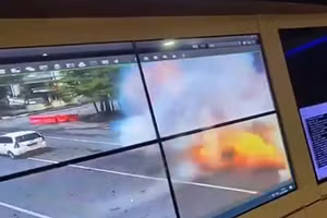 Video khoảnh khắc vụ nổ làm rung chuyển một nhà thờ ở Indonesia