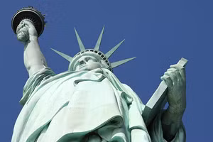 Tượng Nữ thần Tự do thứ nhất Pháp tặng Mỹ.