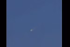 Video mảnh vỡ tên lửa Trung Quốc rơi xuống Trái đất