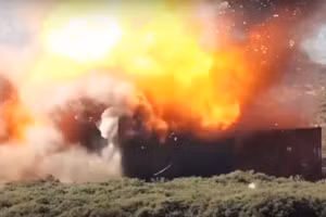 Máy bay không người lái Iran tấn công mục tiêu.