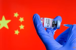 Một quan chức hàng đầu về bệnh truyền nhiễm tại Trung Quốc đưa ra tuyên bố không nhất quán về tính hiệu quả của vắc xin Sinovac.