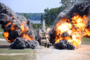 Xe bọc thép của Taliban bị phá hủy.