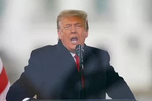 TT Trump nói chuyện với người ủng hộ tại Nhà trắng