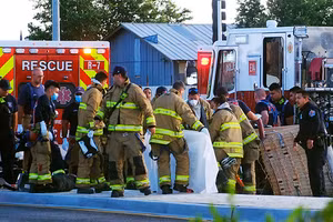 Lực lượng cứu hộ có mặt tại hiện trường.