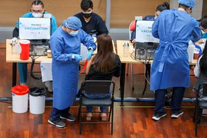 Tiêm vắc xin Covid-19 tại Ecuador.