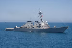 Tàu khu trục tên lửa USS Ross của Mỹ.