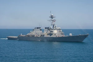 Tàu khu trục tên lửa USS Ross của Mỹ.