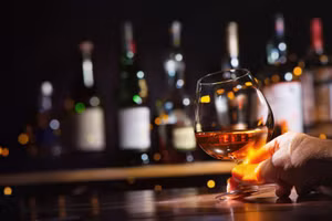 Có hai chất hủy diệt chính của rượu, bia là Acetaldehyde và axít ethanoic.