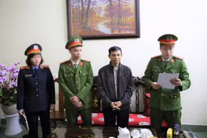 Cơ quan điều tra Công an tỉnh Nghệ An bắt tạm giữ Giám đốc, phó Giám đốc và nhiều cán bộ đăng kiểm để điều tra hành vi nhận hối lộ. Ảnh: CAND.