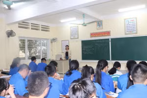 Giờ học của cô trò khối 9, Trường THCS Lê Hồng Phong, (huyện Hưng Nguyên, Nghệ An). Ảnh: Hồ Lài.