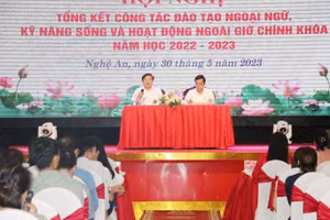 Hội nghị Tổng kết công tác đào tạo ngoại ngữ, kỹ năng sống và hoạt động ngoài giờ chính khóa tỉnh Nghệ An năm học 2022 – 2023. Ảnh: Hồ Lài.