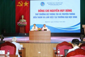 Quang cảnh buổi làm việc.